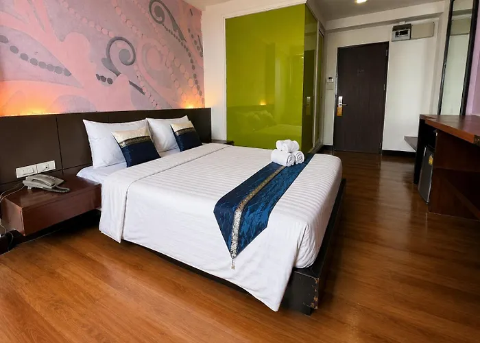 Happyland Mansion Hotel 3*