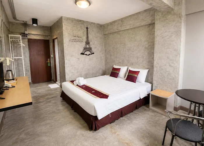 Happyland Mansion Hotel 3*